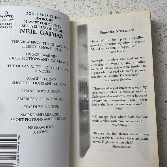 Neverwhere, a Novel Book by Neil Gaiman (The Dark Classic of Modern Fantasy) - Picture 2 of 4